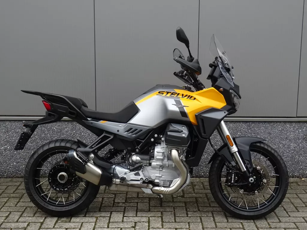 Moto Guzzi Stelvio (2026) — foto 1