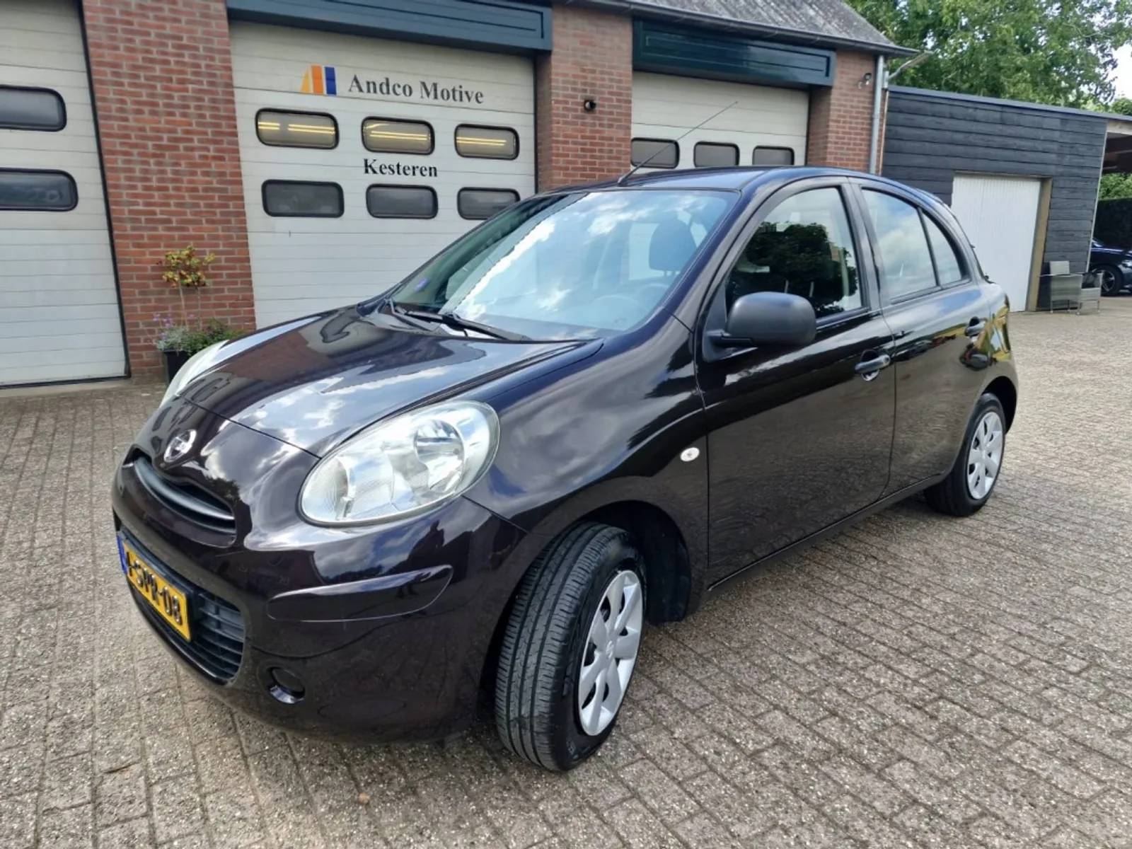 Nissan Micra (2011) — foto 1
