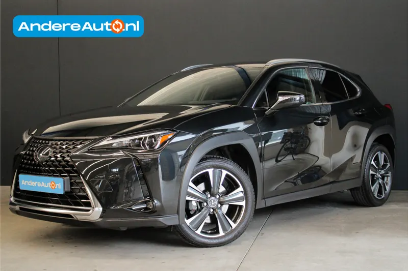 Lexus UX (2023)