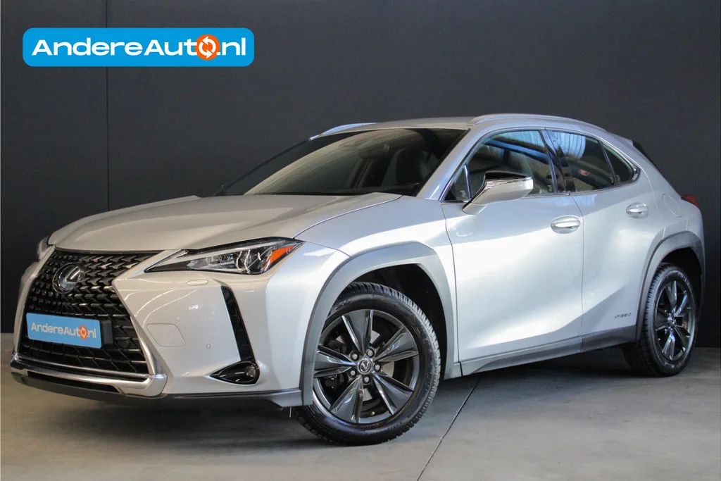 Lexus UX (2019) — foto 1