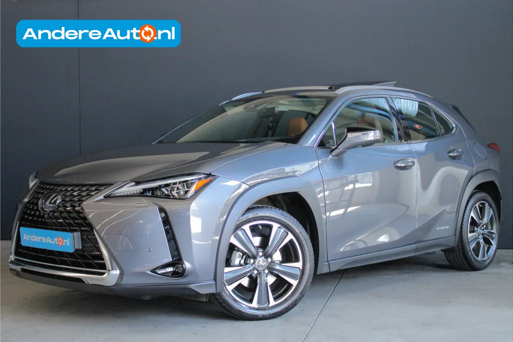Lexus UX (2019) — foto 1