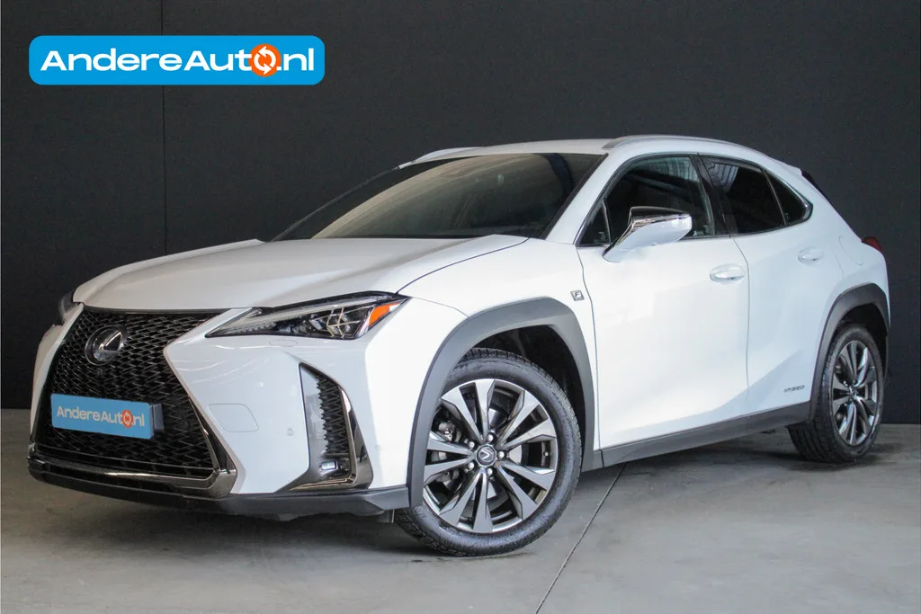 Lexus UX (2019) — foto 1