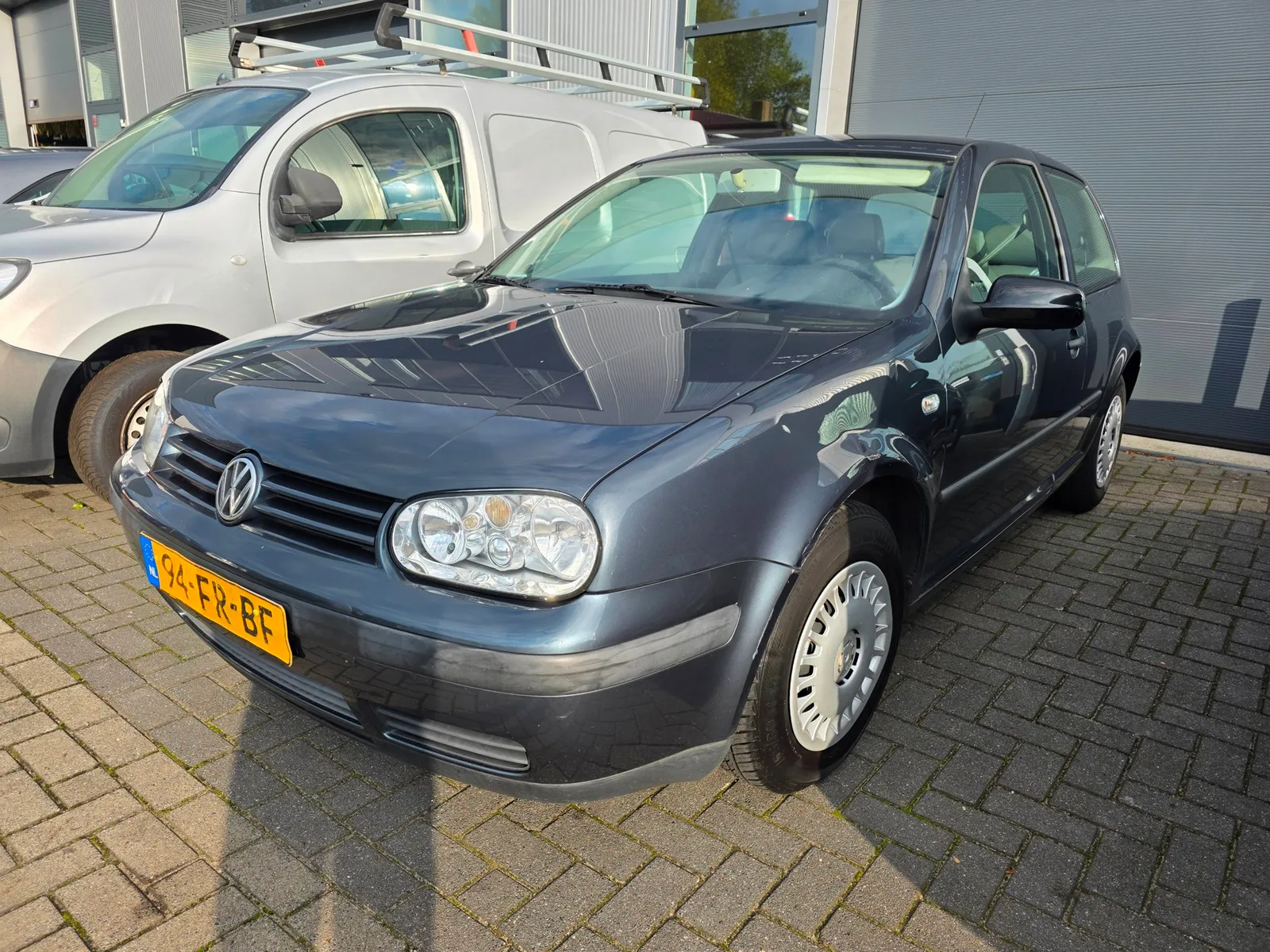 Volkswagen Golf (2000) — foto 1