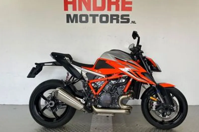 KTM 1290 SuperDuke R (2022)