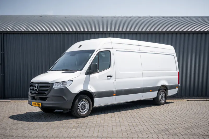 Mercedes-Benz Sprinter (2023)