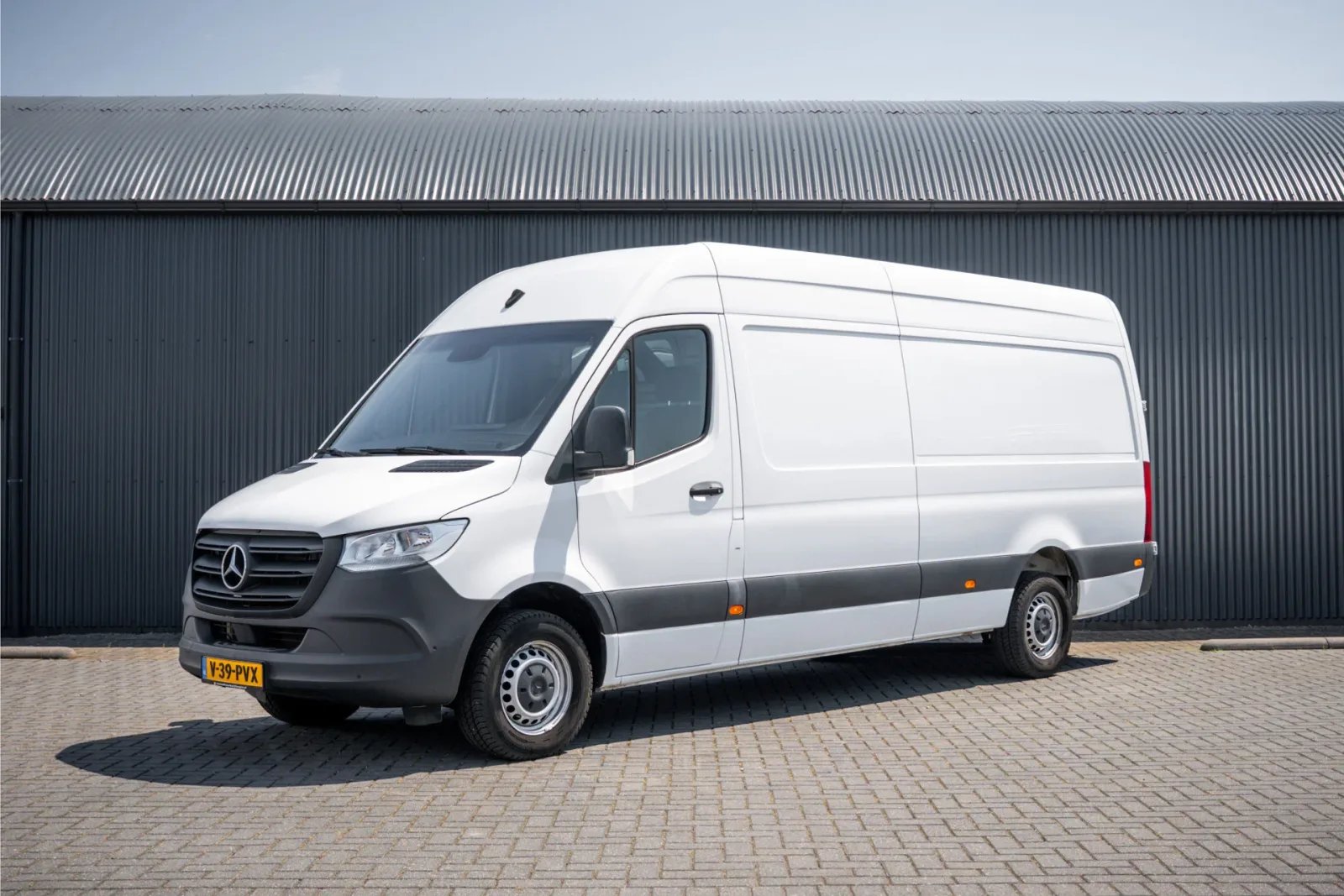 Mercedes-Benz Sprinter (2023) — foto 1