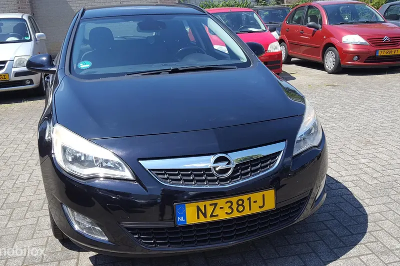 Opel Astra (2011)