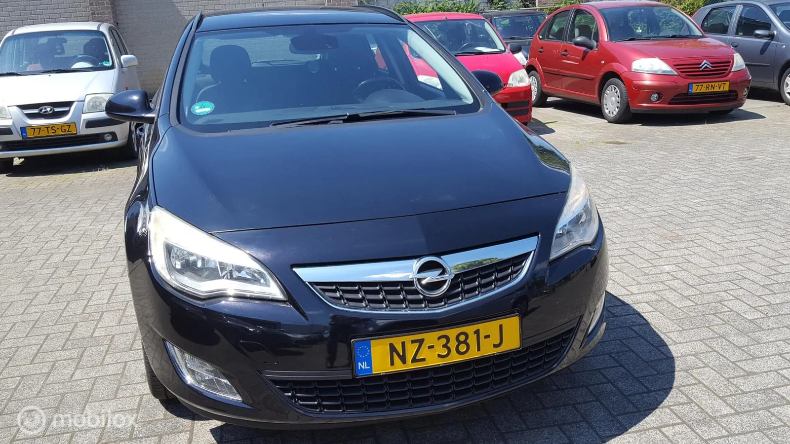 Opel Astra (2011) — foto 1