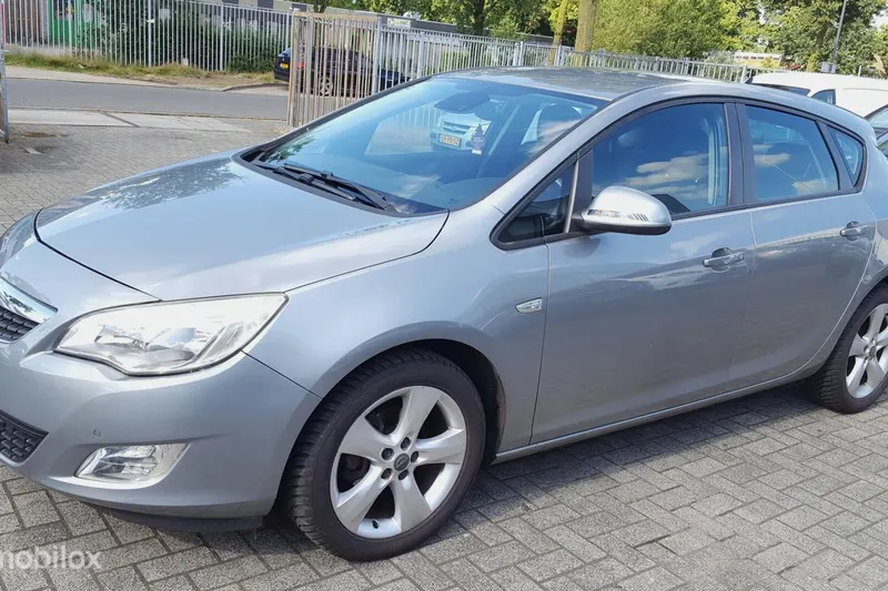 Opel Astra (2010)