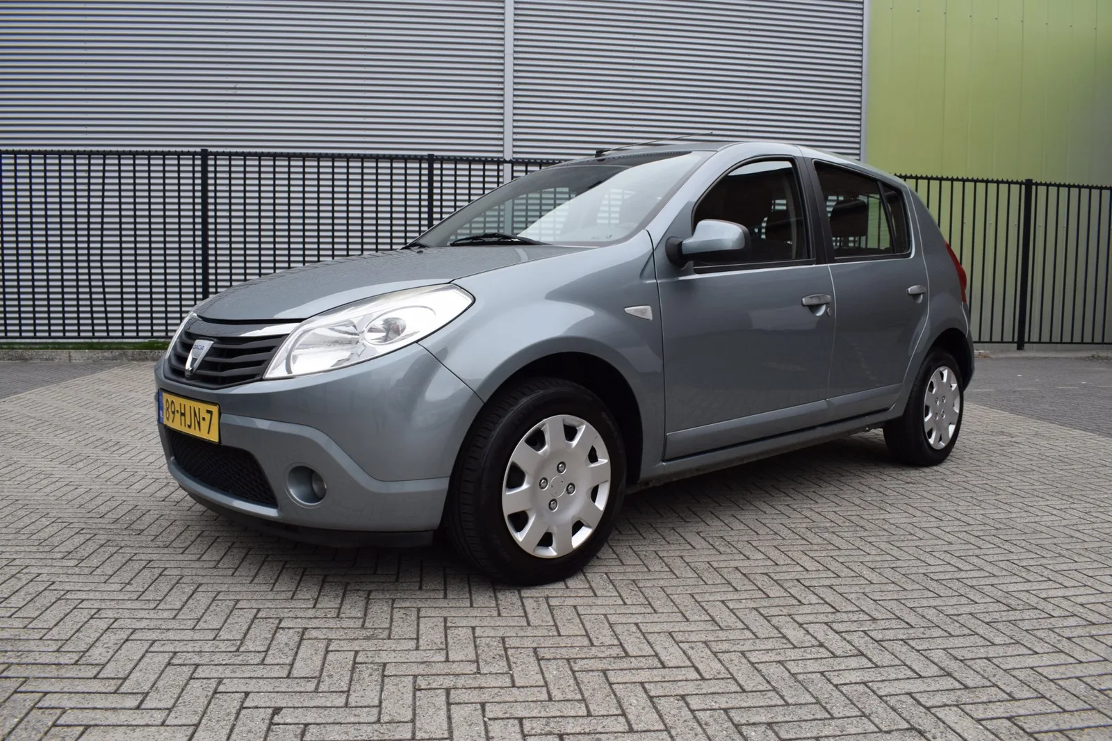Dacia Sandero (2008) — foto 1