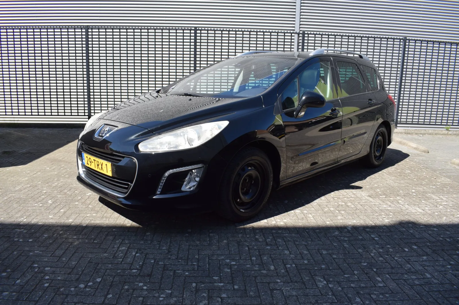 Peugeot 308 (2012) — foto 1
