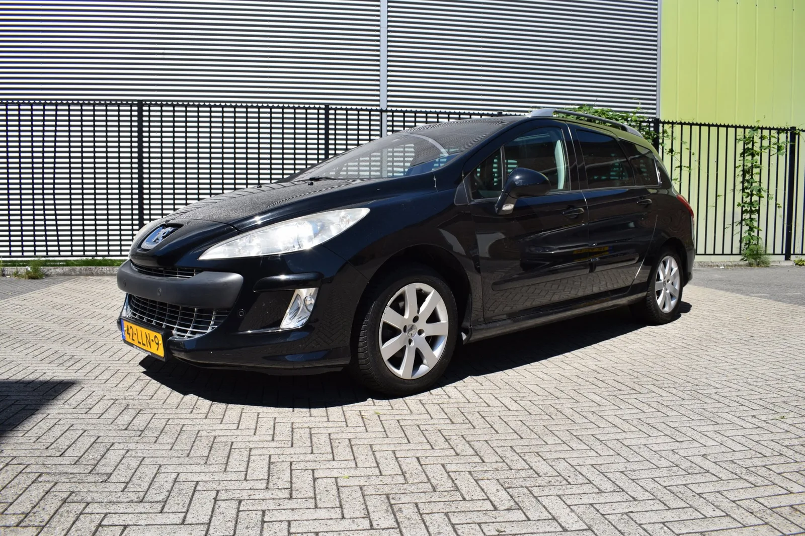 Peugeot 308 (2010) — foto 1