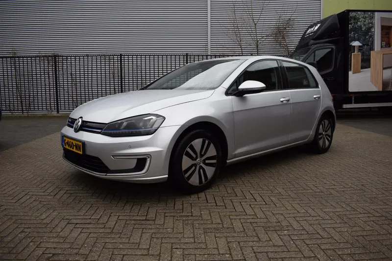Volkswagen E-Golf (2014)