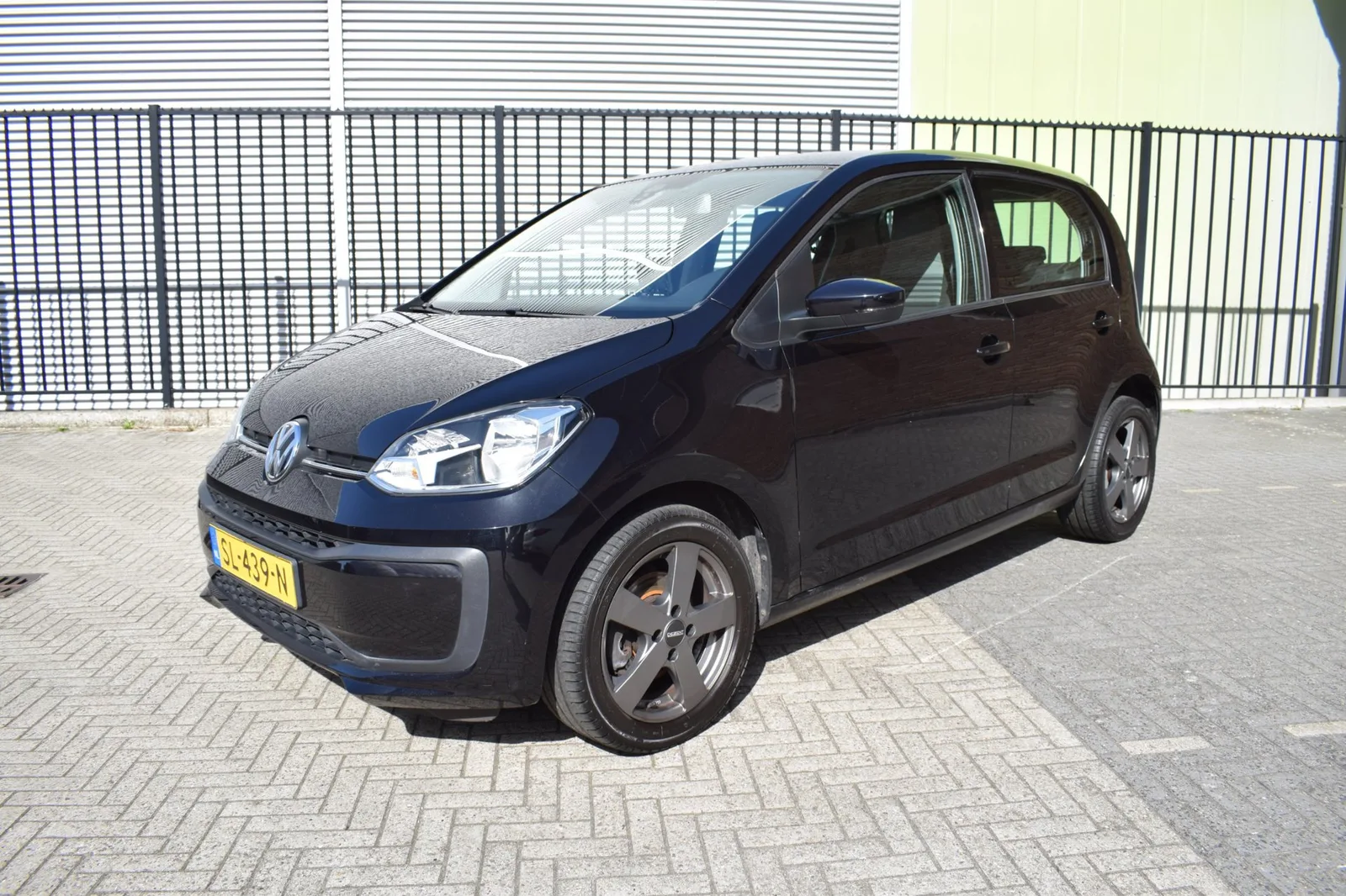 Volkswagen Up! (2018) — foto 1
