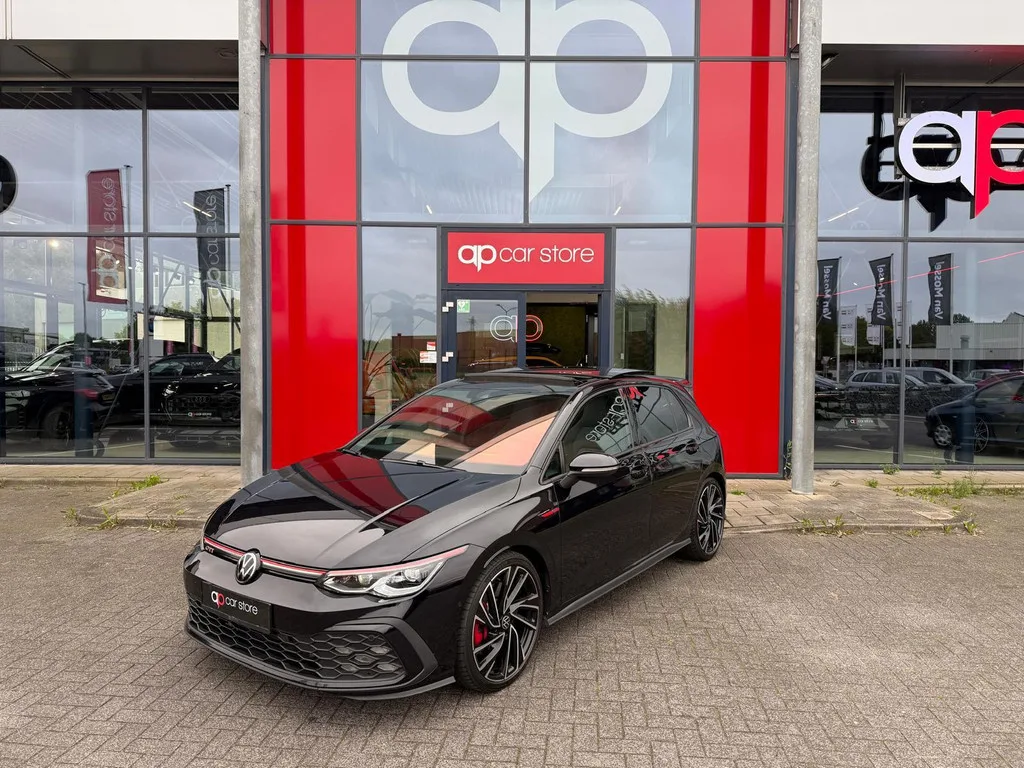 Volkswagen Golf (2021) — foto 1