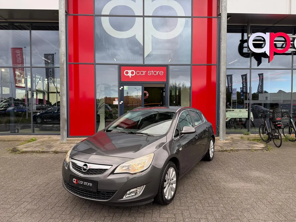 Opel Astra (2010) — foto 1