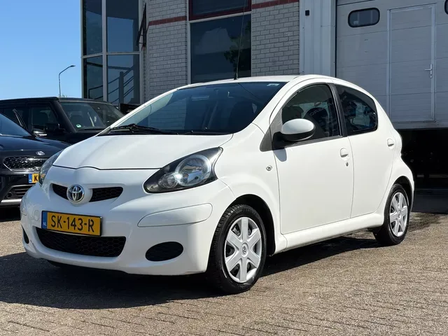 Toyota Aygo (2011) — foto 1
