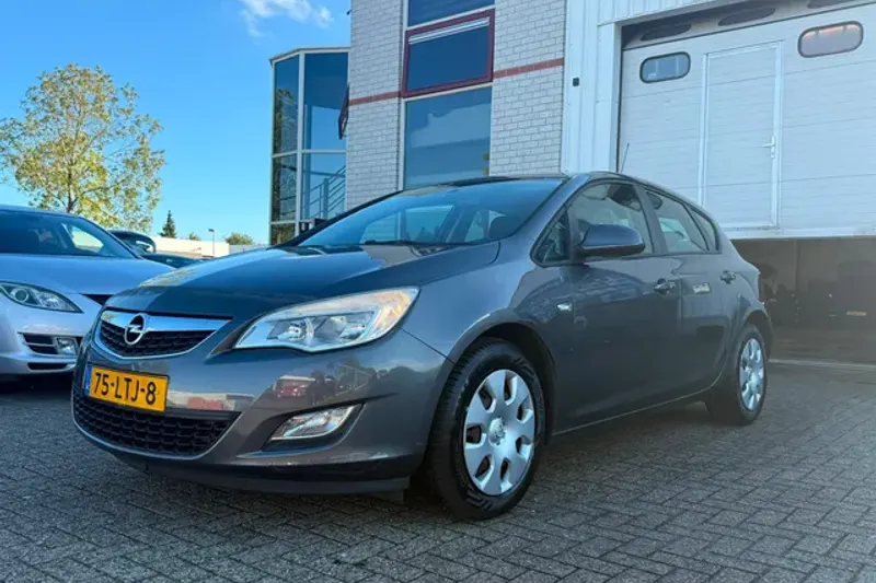 Opel Astra (2010)