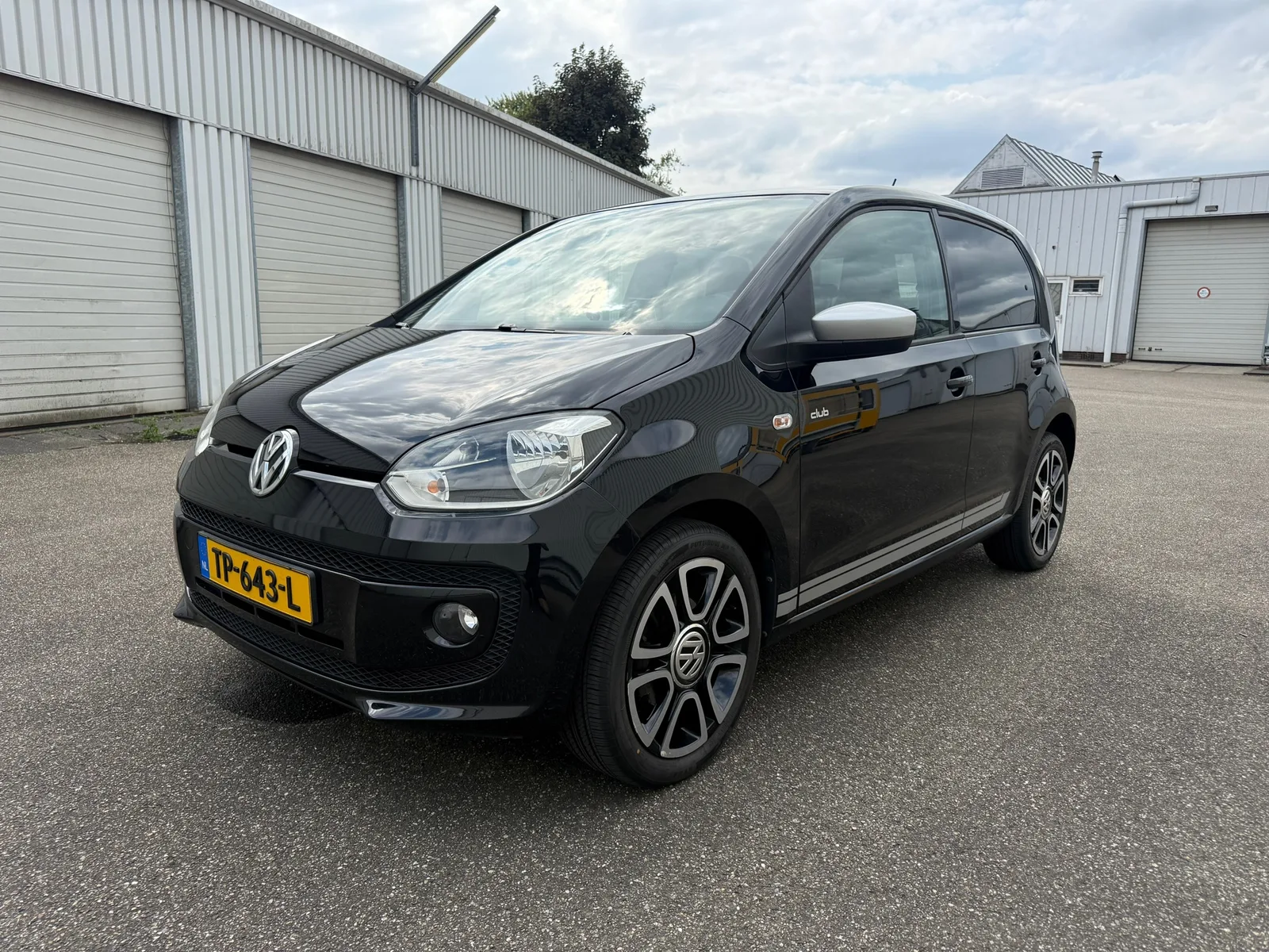 Volkswagen Up! (2016) — foto 1