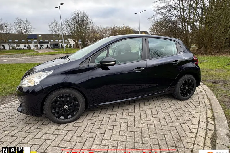 Peugeot 208 (2013)