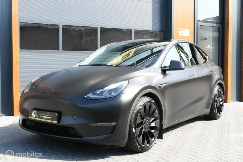 Tesla Model Y (2022)