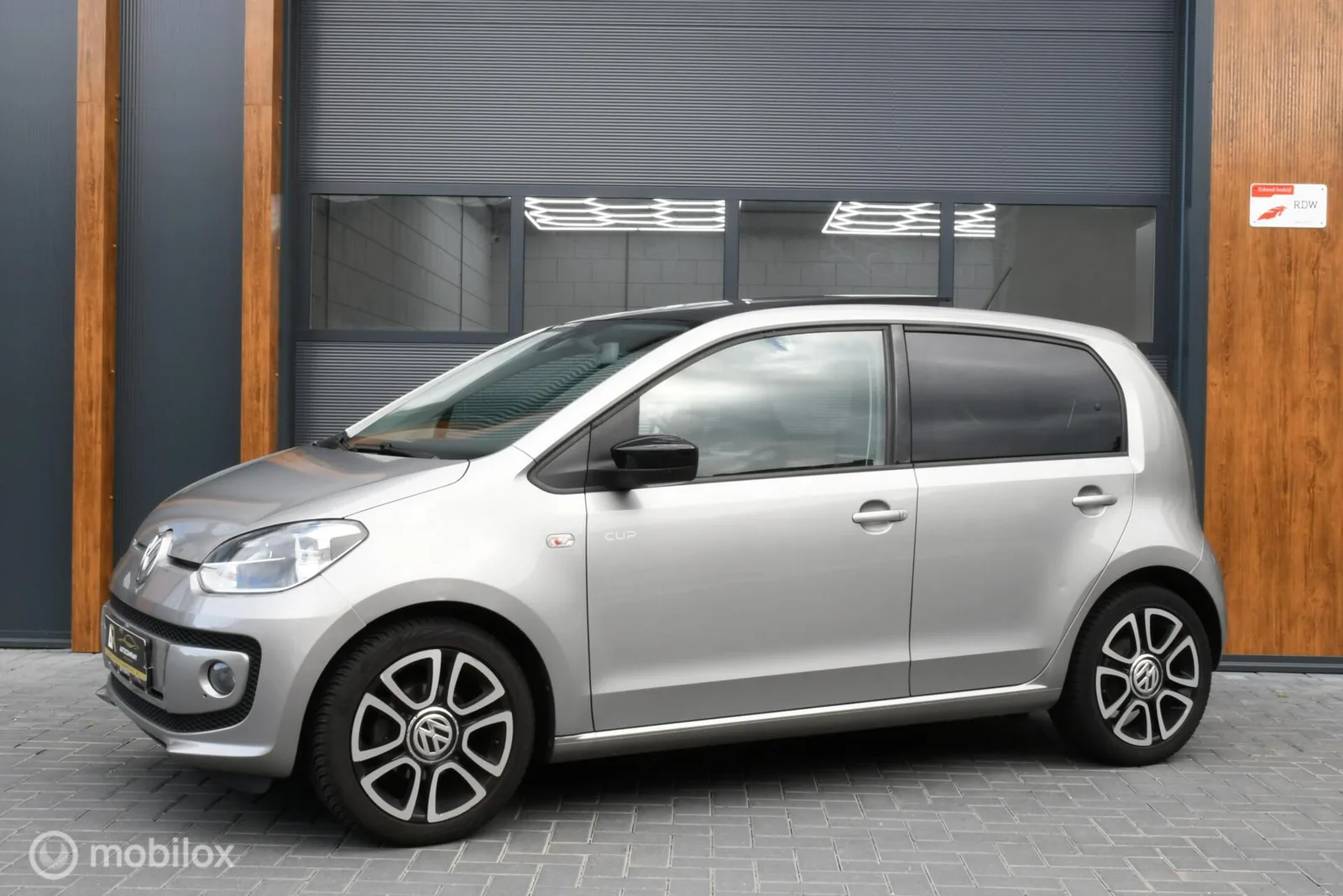 Volkswagen Up! (2015) — foto 1