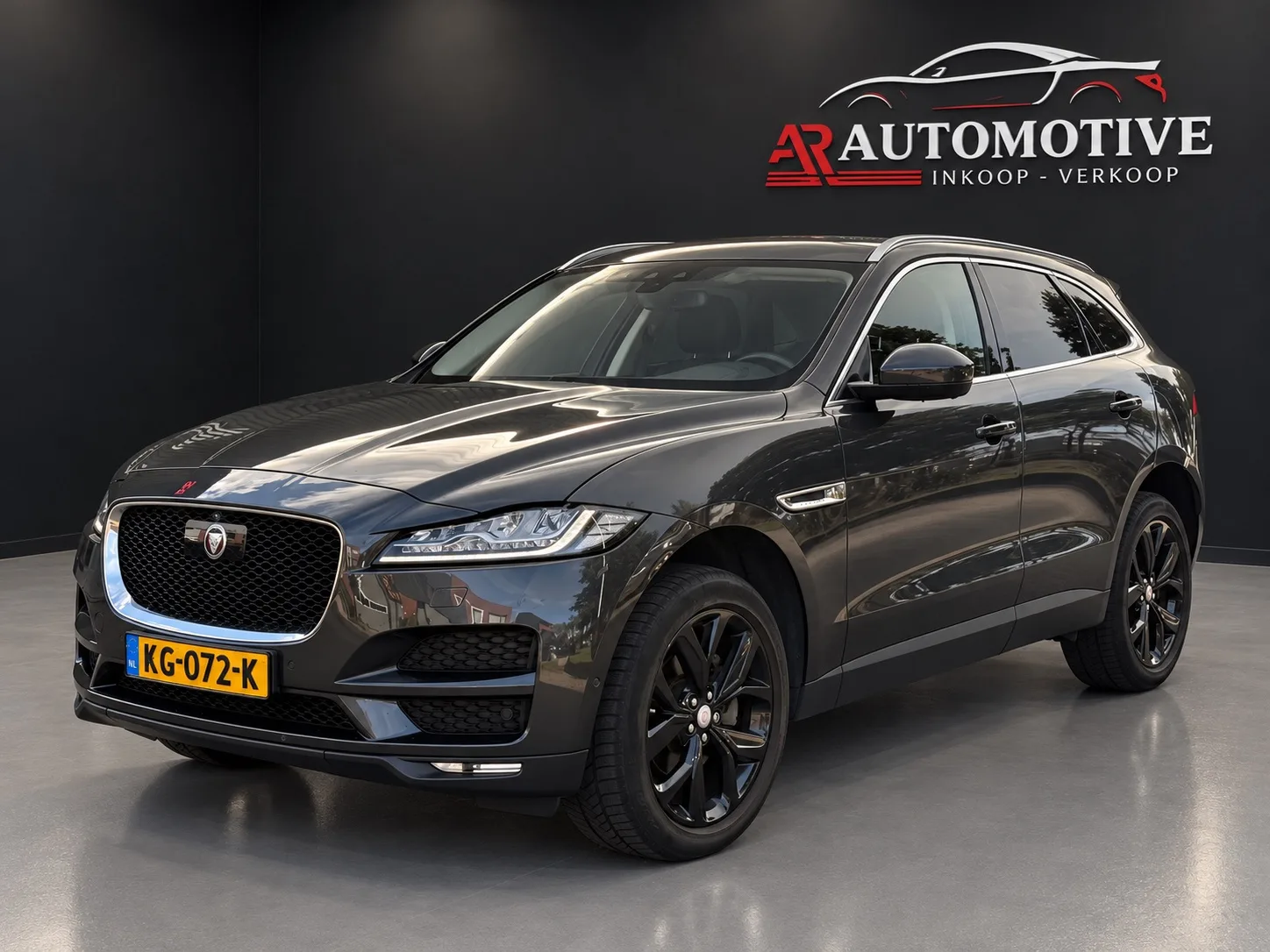 Jaguar F-Pace (2016) — foto 1
