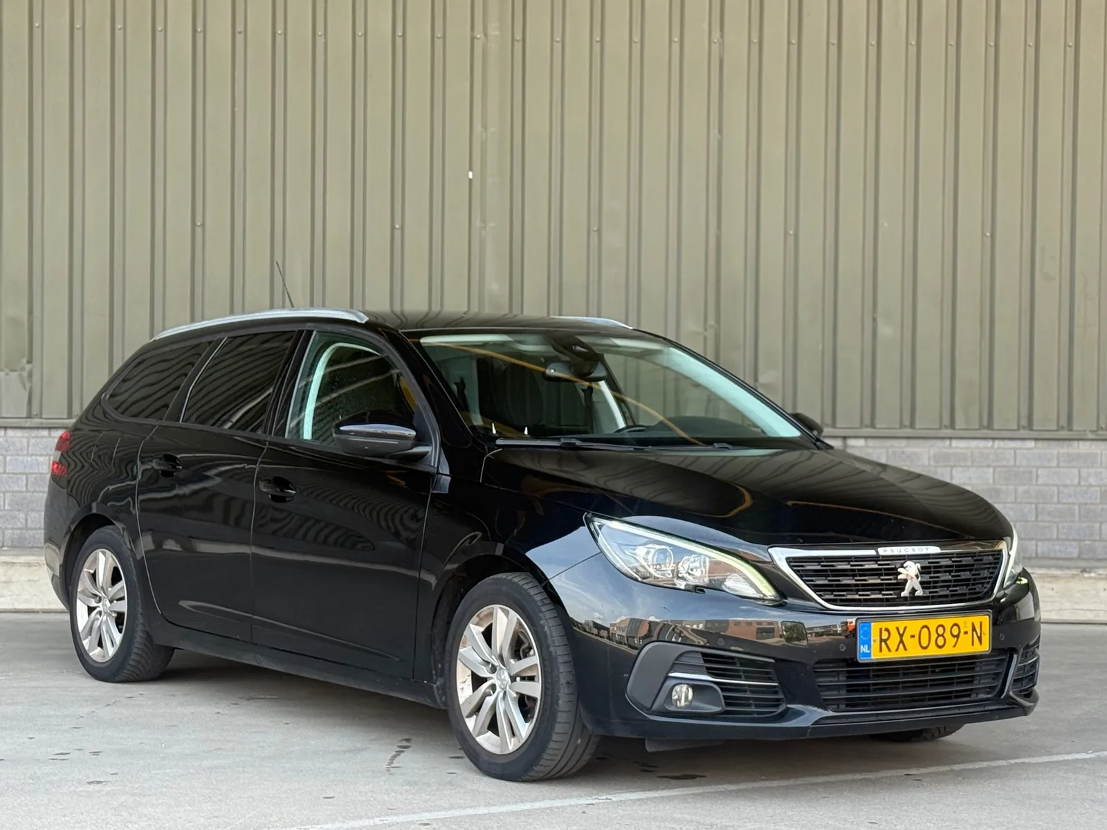 Peugeot 308 (2018) — foto 1