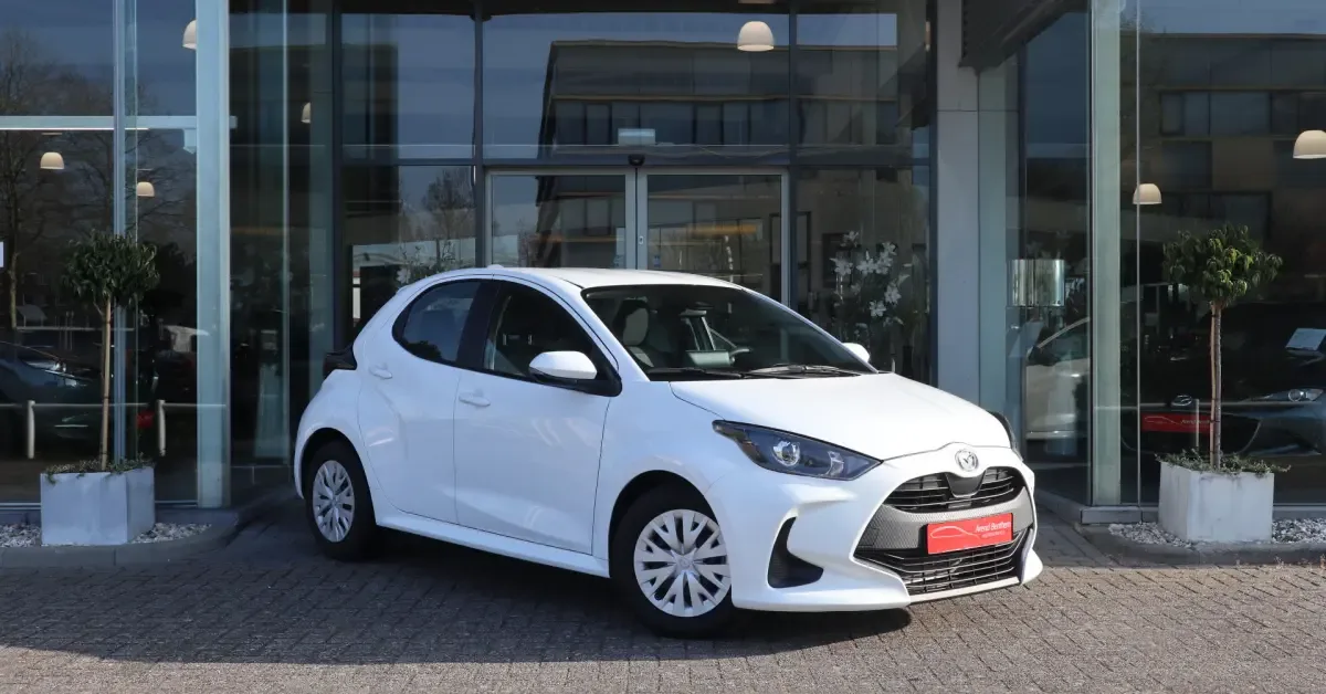 Mazda 2 (2023) — foto 1