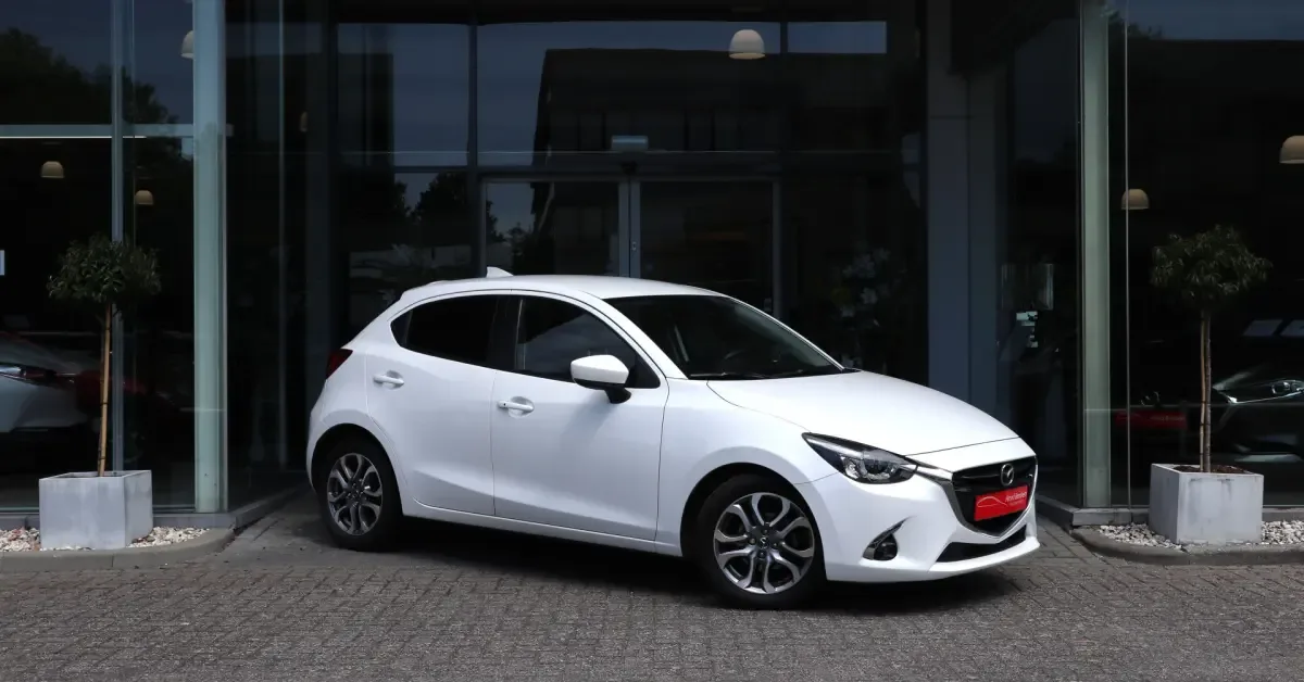 Mazda 2 (2019) — foto 1