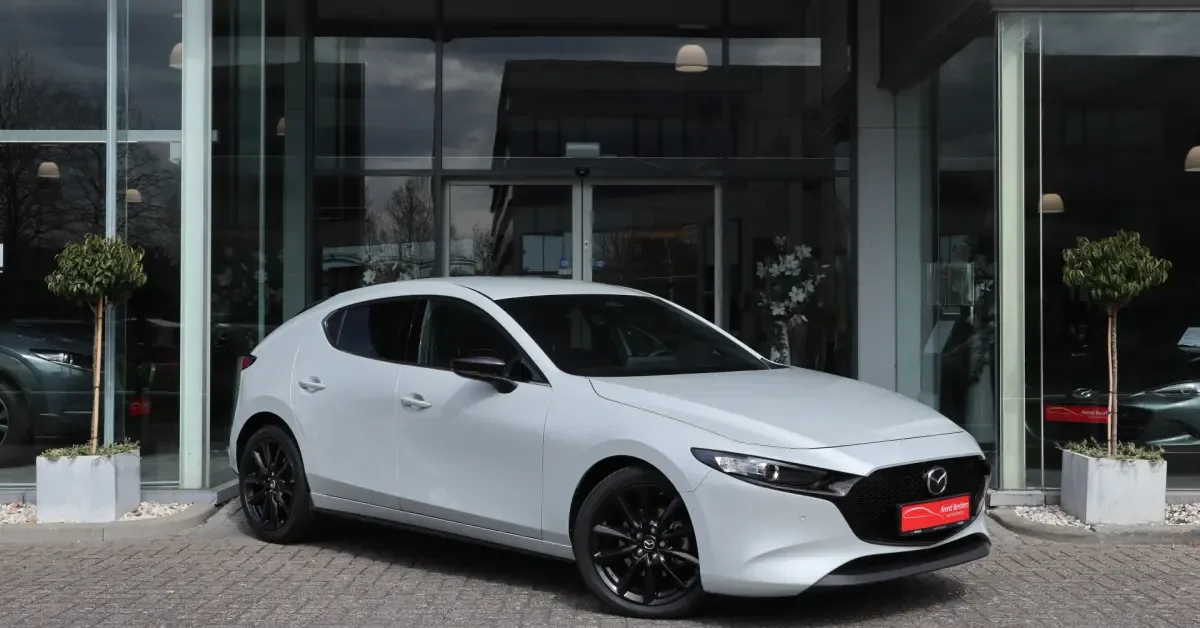 Mazda 3 (2024) — foto 1