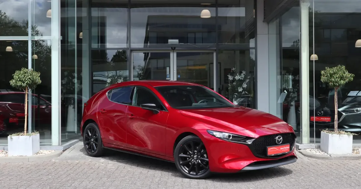 Mazda 3 (2023) — foto 1