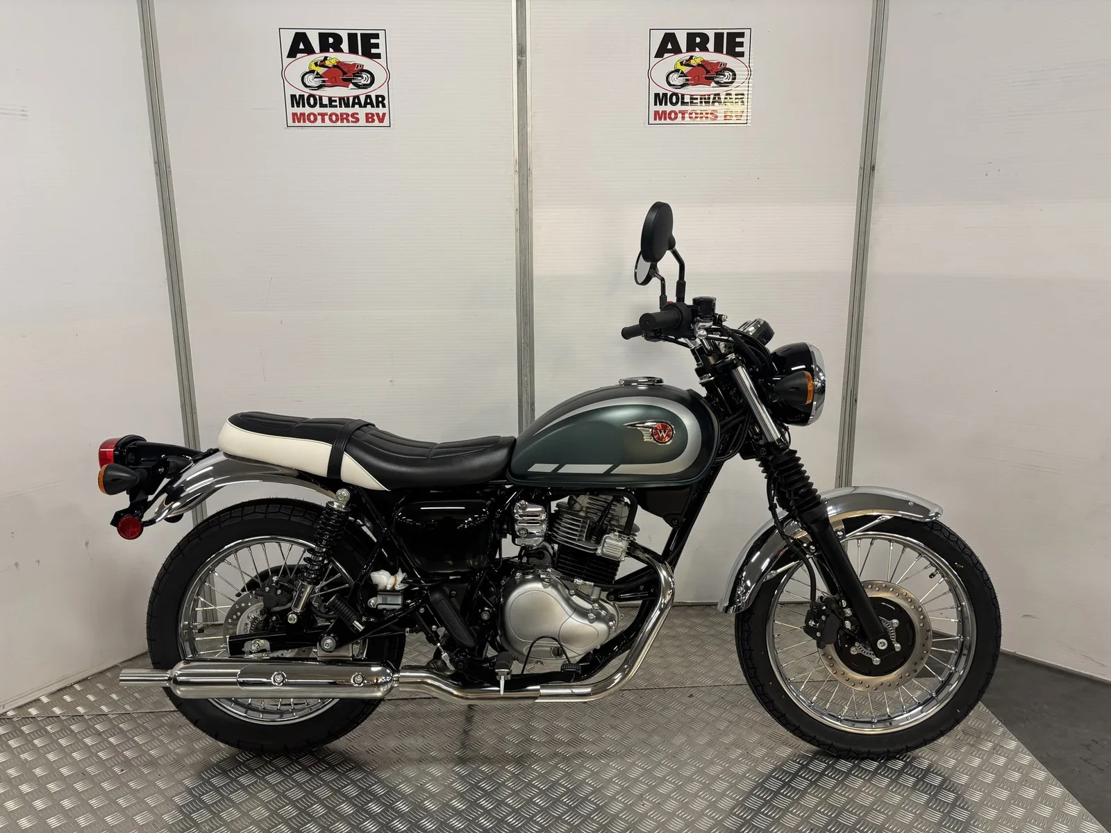 Kawasaki W230 (2026) — foto 1