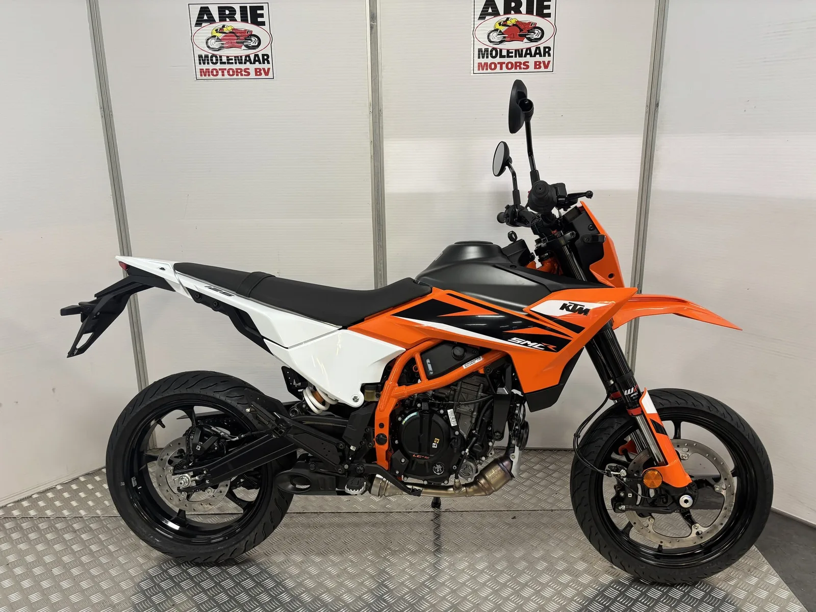 KTM 125 SMC R (2026) — foto 1