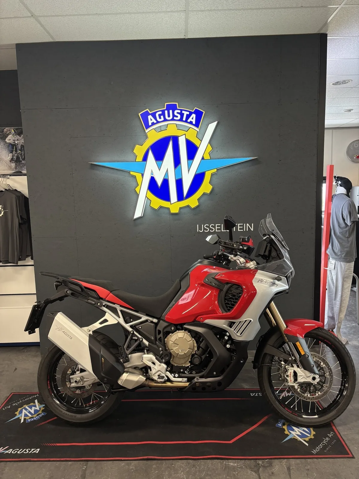 MV Agusta Enduro Veloce (2025) — foto 1