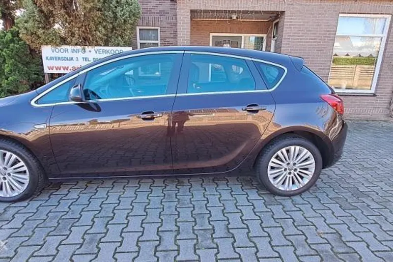 Opel Astra (2013)