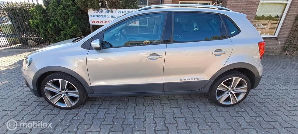Volkswagen Polo (2012) — foto 1