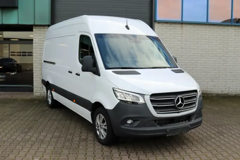 Mercedes-Benz Sprinter (2023)