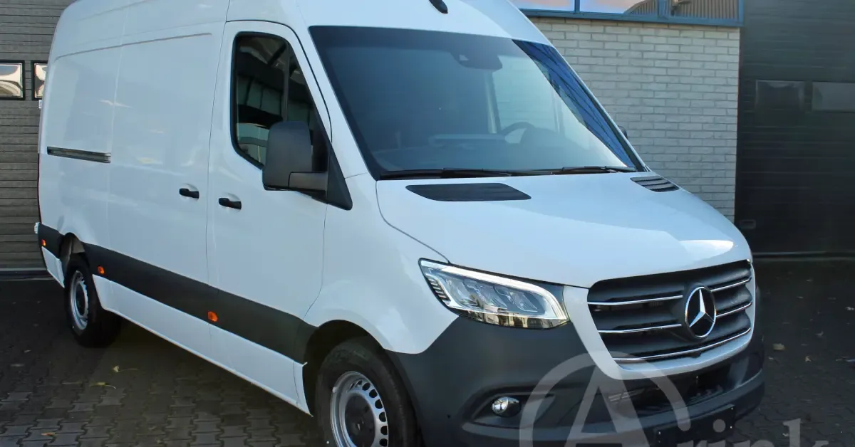 Mercedes-Benz Sprinter (2023) — foto 1