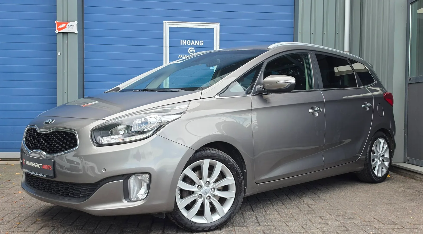 Kia Carens (2016) — foto 1