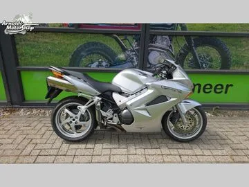 Honda VFR 800 FI (2002) — foto 1