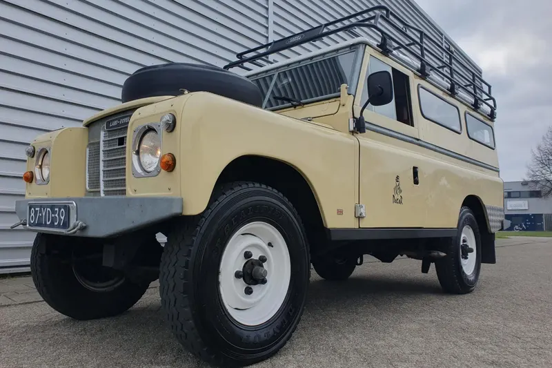 Land Rover 109 (1974)