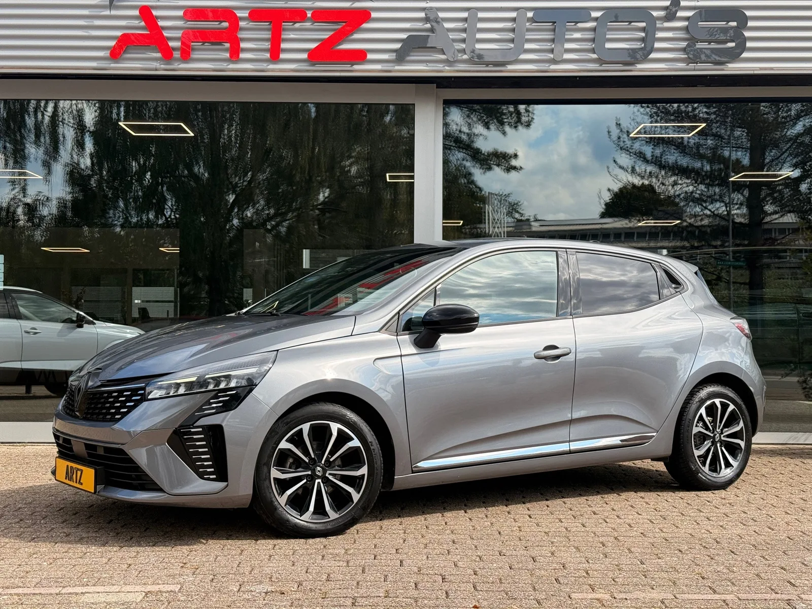 Renault Clio (2024) — foto 1