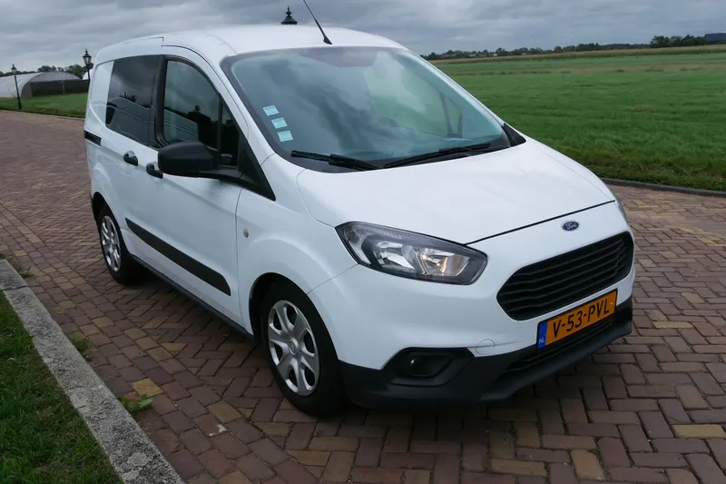 Ford Transit Courier (2022)