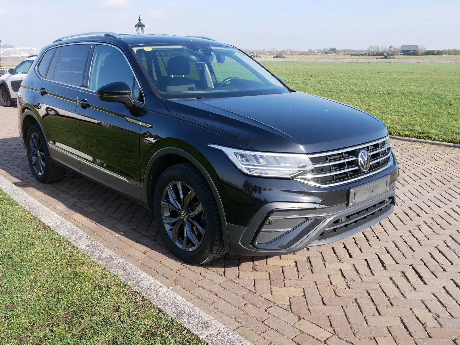 Volkswagen Tiguan (2022) — foto 1