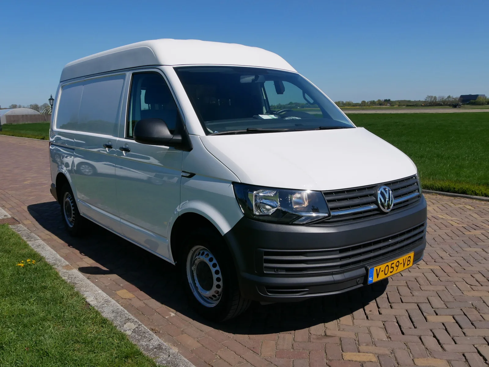 Volkswagen Transporter (2019) — foto 1