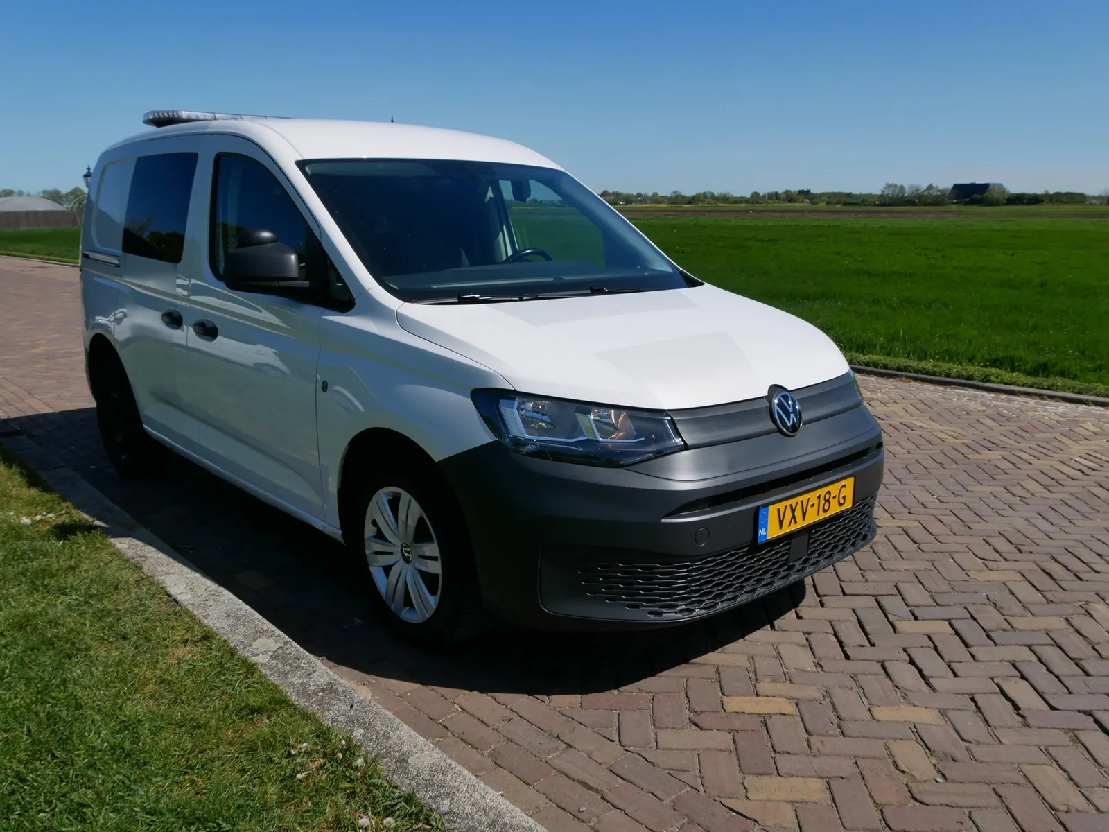 Volkswagen Caddy (2023) — foto 1