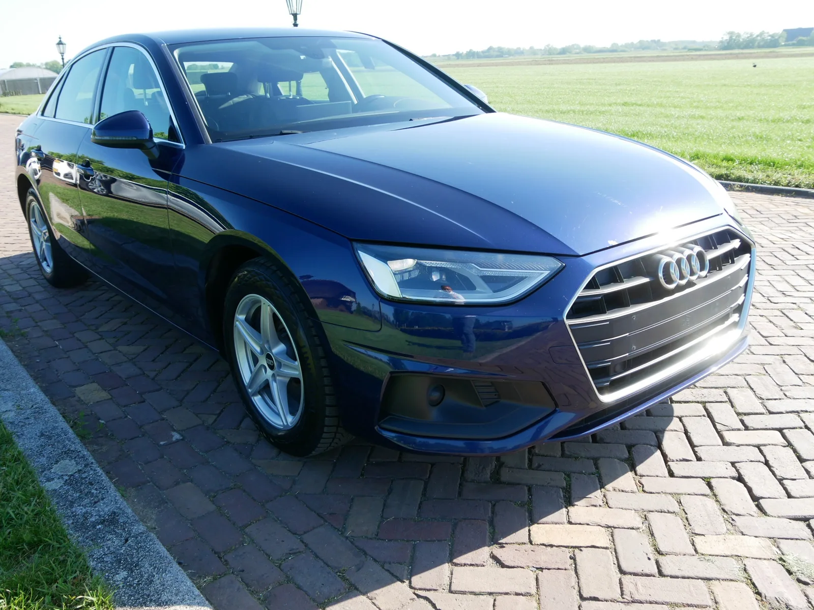 Audi A4 (2023) — foto 1