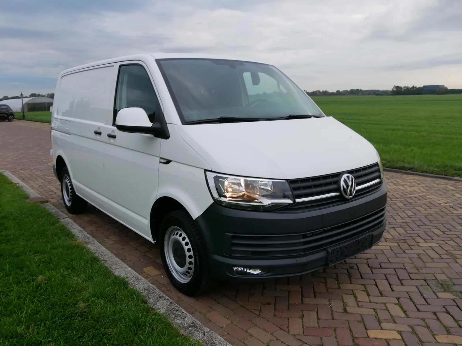 Volkswagen Transporter (2019) — foto 1