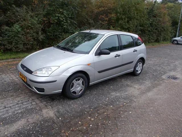 Ford Focus (2003) — foto 1